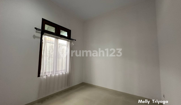 Rumah Modern Hijau Komplek Palem Residence Pondok Bambu 2