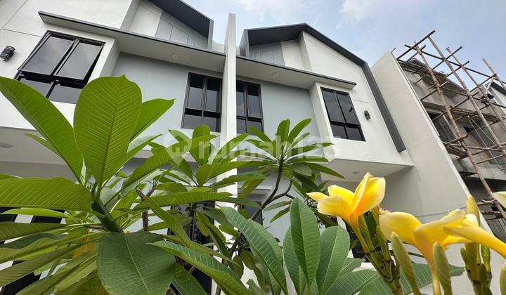 Rumah Modern Siap Huni di Komplek Tugu Jatiwaringin Rumah Modern Siap Huni di Komplek Tugu Jatiwaringin