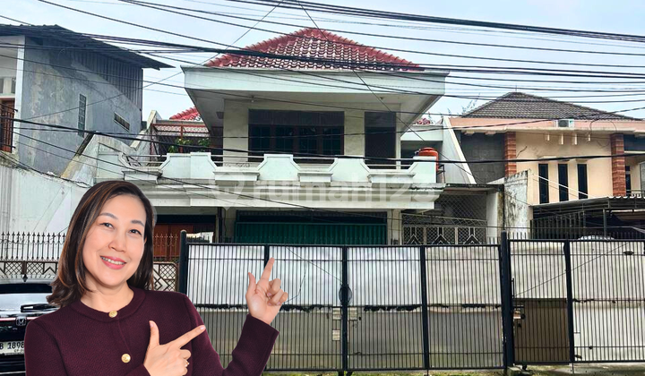 Rumah Pinggir Jalan Raya Pendidikan Duren Sawit, Jakarta Timur, Zona untuk Usaha