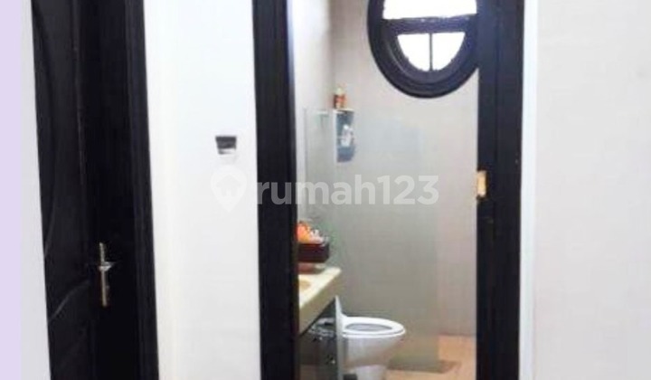 Dijual Rumah Mega di Graha Family Surabaya 2