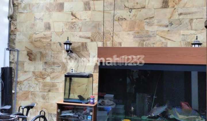 Dijual Rumah Main Road - Graha Family Blok R 2