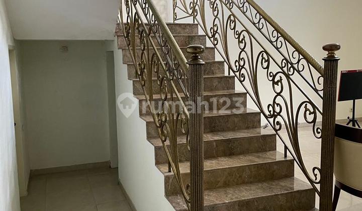 Quick Sale House in Citraland Utama Clean and Ready to Occupy 2