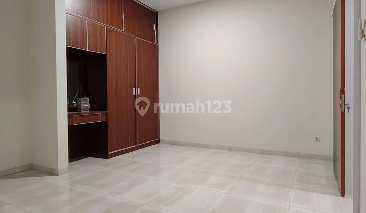 Dijual Rumah Secondary 2,5 Lantai +rooftop Dalam Komplek Di Kalisari Jakarta Timur 2