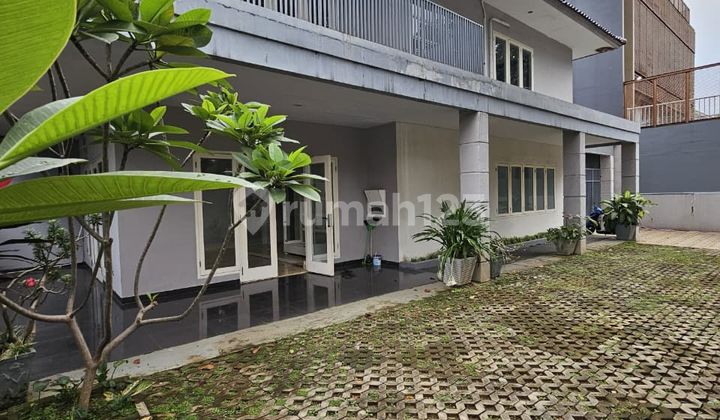 For Sale 2 Ready-to-Occupy House Buildings Including Land Calculation Menteng, Central Jakarta