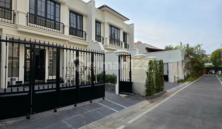 Rumah Baru American Classic di Cempaka Putih Jakarta Pusat