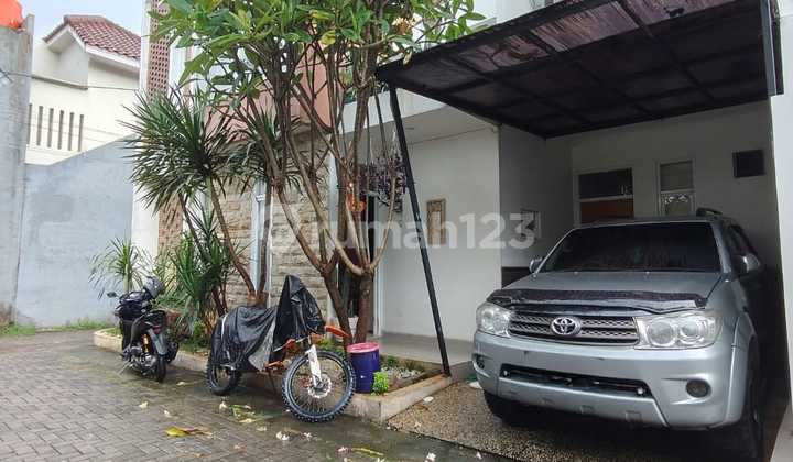 Dijual Rumah Second Terawat Dalam Cluster di Kalisari - Jakarta Timur.