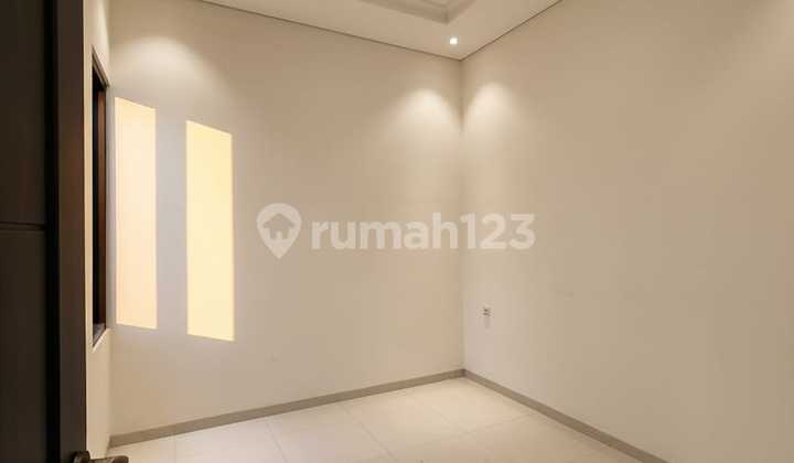 Rumah Modern Strategis Dalam Komplek One Gate Rawamangun Jakarta Timur 2