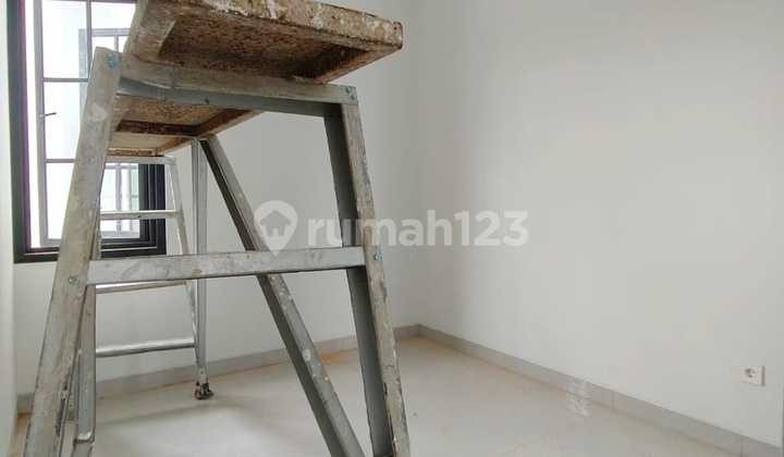 Brand New House Modern Classic Dalam Cluster Ciracas Jakarta Timur 2