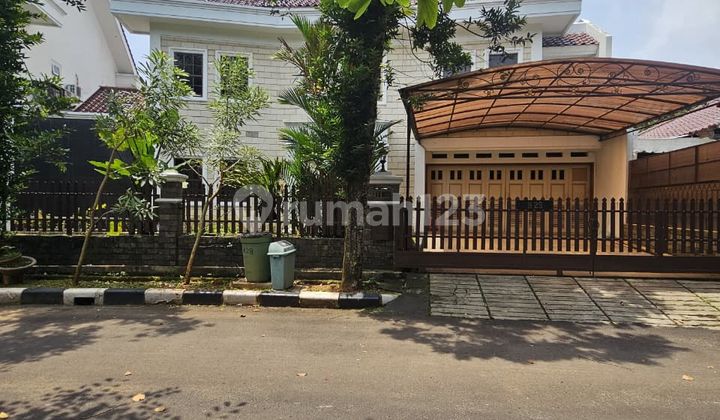 For Sale 2 Well-Maintained Houses Ready to Occupy in a Large Complex in South Jakarta