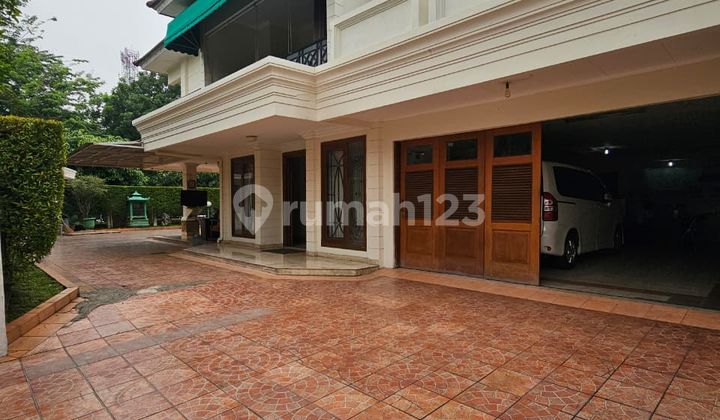 RUMAH TERAWAT LOKASI STRATEGIS ROW JALAN LEBAR, PONDOK INDAH JAKARTA SELATAN