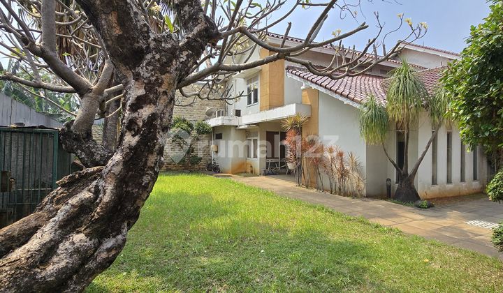 Rumah Kokoh Hitung Tanah Dekat Pintu Tol di Area Duren Sawit Jakarta Timur