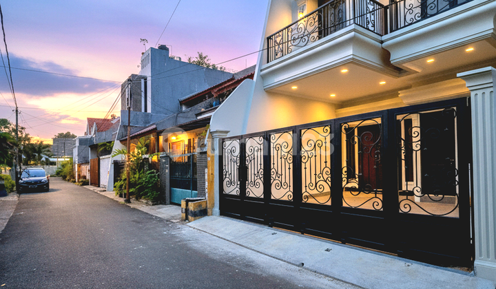 Jual Rumah Baru Design Classic Lokasi Strategis Dalam Komplek Rawamangun Jakarta