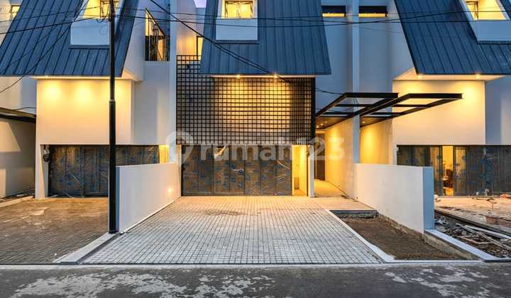 For Sale Brand New Modern House in Simprug Golf, Exclusive One Gate Complex