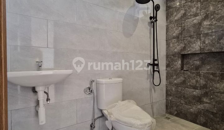 Rumah Modern Strategis Dalam Komplek One Gate Rawamangun Jakarta Timur 2