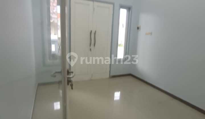 Quick Sale: Ready to Occupy Home Due to Job Relocation to Jakarta 2