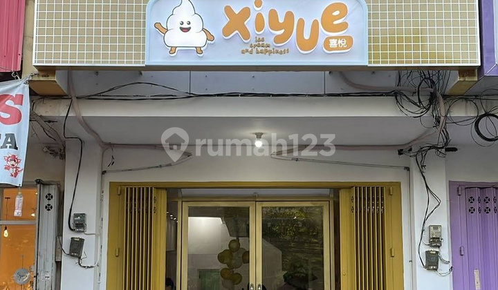 Ruko Raya Manukan Tama 3 Floors Spacious Parking Prime Location on Manukan Main Road 1