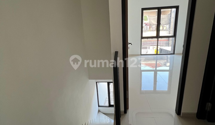 New Gress Rumah Manukan Lor 2 Lantai High Quality