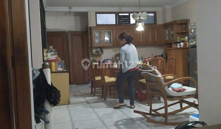 Ruko di pusat kota bandung . Dewi sartika 8