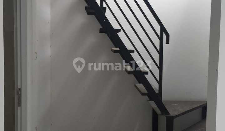 Pinewood. Rumah Minimalis Taman Kopo Indah Bandung 2