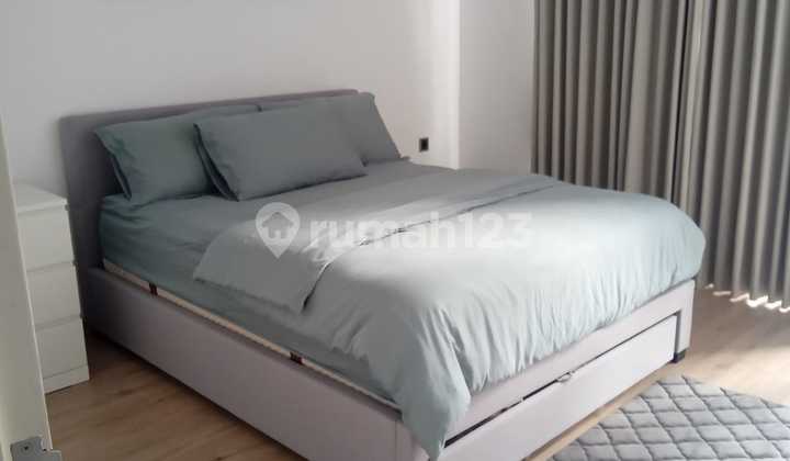 Villa House for Sale, Nice with Swimming Pool in Setiabudi Regency 2