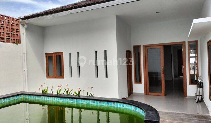 Semi Furnished 1 Floor Villa for Sale Near Public Facilities in Jimbaran. 1