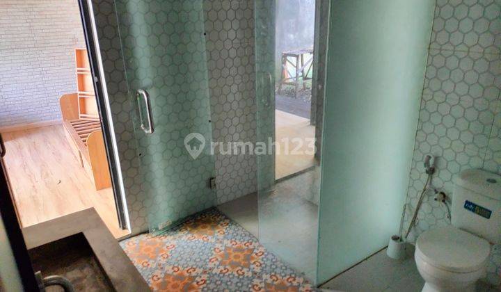 Dijual Rumah Lokasi Strategis Fully Furnished di Kampial 2