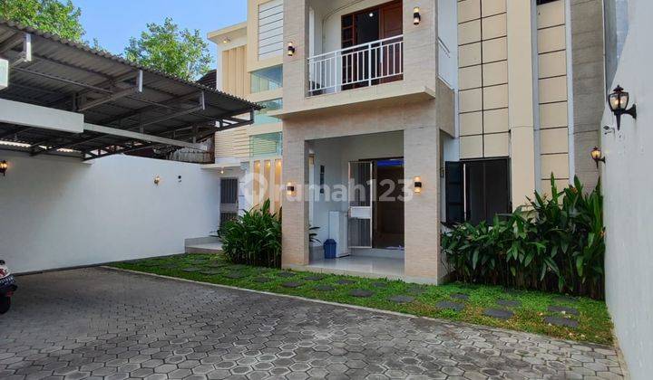 For sale, 2-storey modern villa with swimming pool in Jimbaran 1