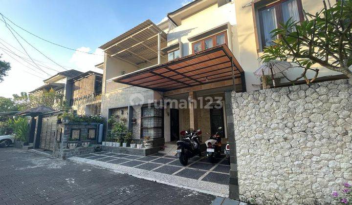 Dijual Rumah 3 Lantai Lokasi Strategis di Benoa 1