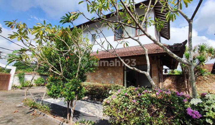 2-storey house for sale in strategic location in Jimbaran. 1