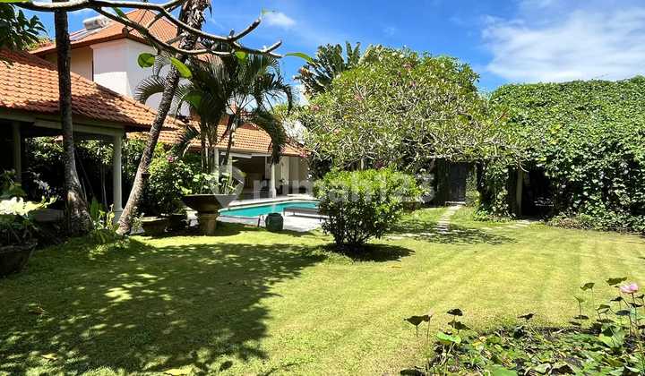 Artistic Villa Just 1 KM from Pererenan Beach Artistic Villa Just 1 KM from Pererenan Beach
