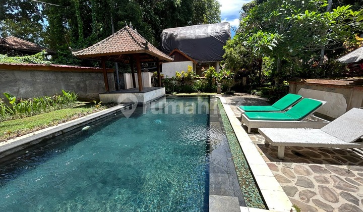 Dijual Tanah Bonus Bangunan Villa Lumbung di Jalan Utama Sanggingan Ubud Lokasi Strategis