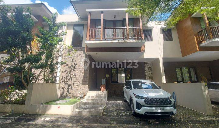 FOR LEASE LUXURY VILLA ONE GATE SYSTEM WITH PUBLIC POOL IN JIMBARAN 2