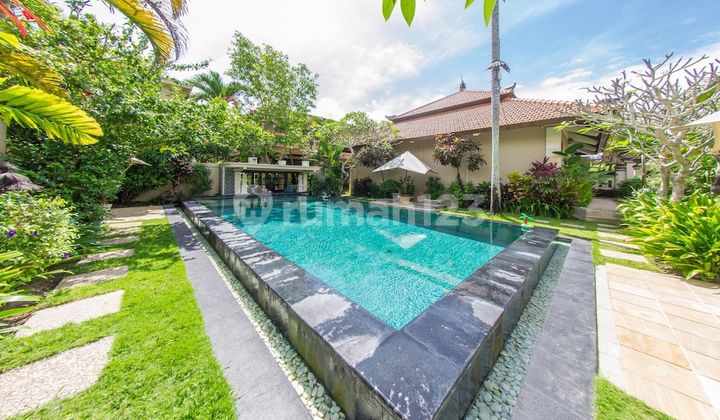 DROP PRICE FOR SALE Luxury Traditional Balinese Boutique Villas with Sea View in Goa Gong, Ungasan. 