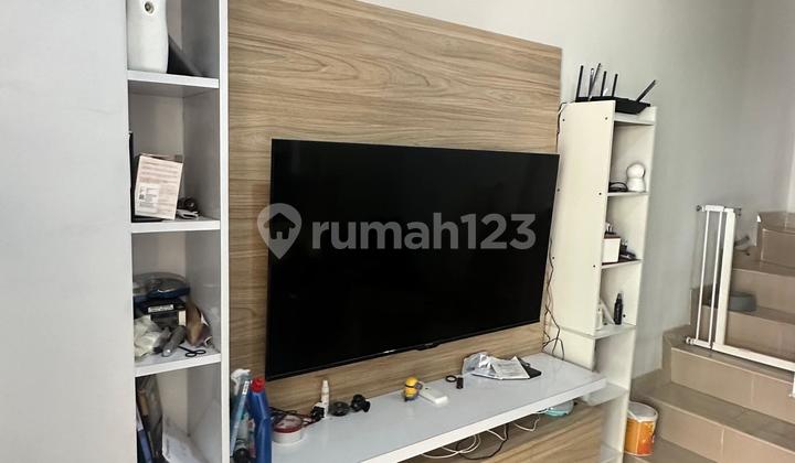 Rumah Cantik Siap Huni Semi Furnished Harga & Lokasi Super Terbaik 1