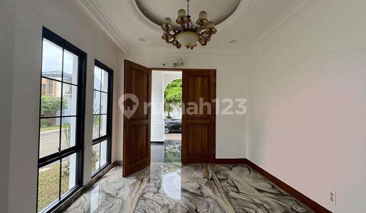 Rumah Cantik Bangunan Mandiri Posisi Hoek Semi Furnished Siap Huni