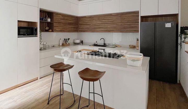 Rumah Super Cantik Rapi Furnished Siap Huni Lokasi Strategis