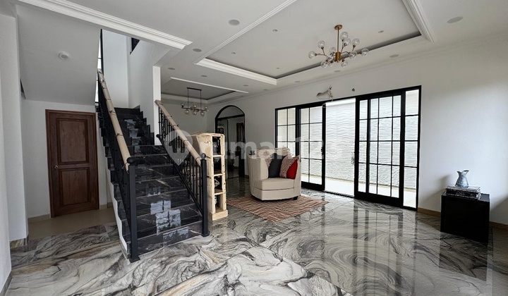 Rumah Cantik Bangunan Mandiri Posisi Hoek Semi Furnished Siap Huni 2