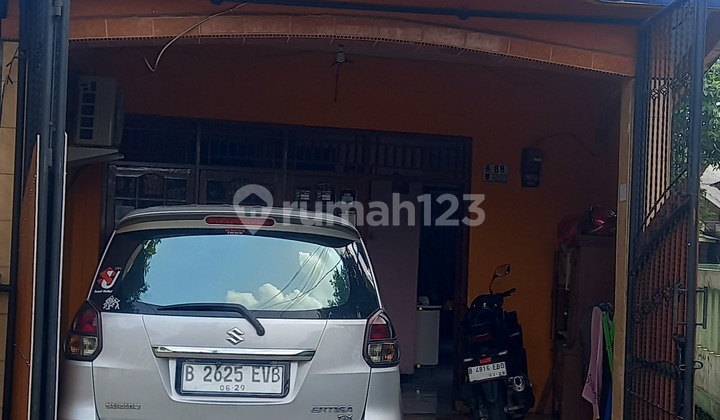 Rumah Dekat Jalan Raya Di Ratujaya Rumah Bagus di Cipayung SHM 2