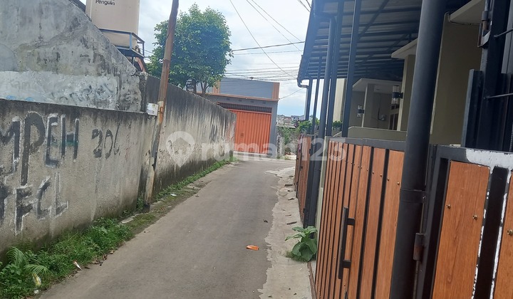 Cheap Sale Need Cash to Pay Off Debt House Plus Ready-to-Operate Store with Girik House at Jl. Bedahan No. 1, Bedahan, Sawangan, Depok City, West Java, Indonesia, 16519, Good Sawangan Area 2