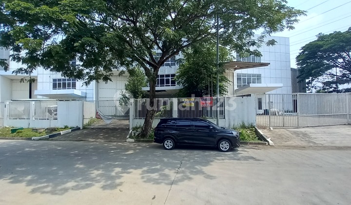 Ruang Usaha 3 Lantai Luas Ruang-Usaha