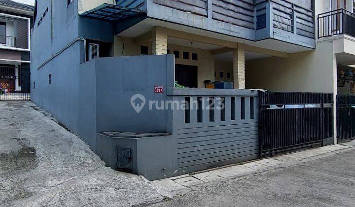 Rumah Tingkat Strategis Semi Cluster  2