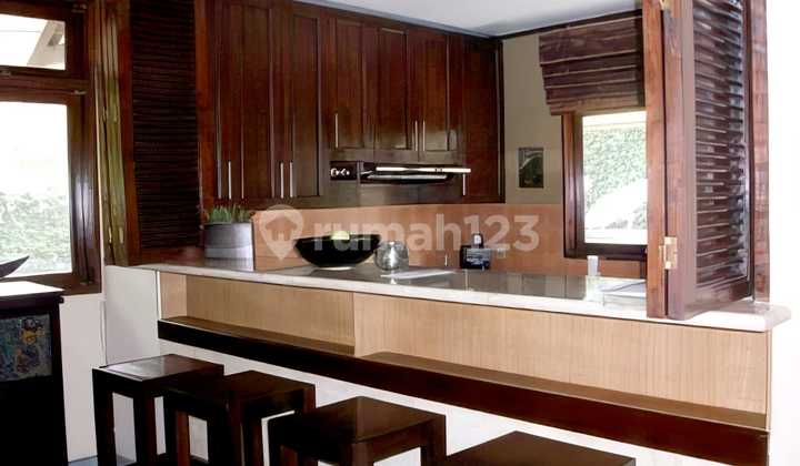 Spacious Strategic House with a Swimming Pool Spacious Strategic House with a Swimming Pool