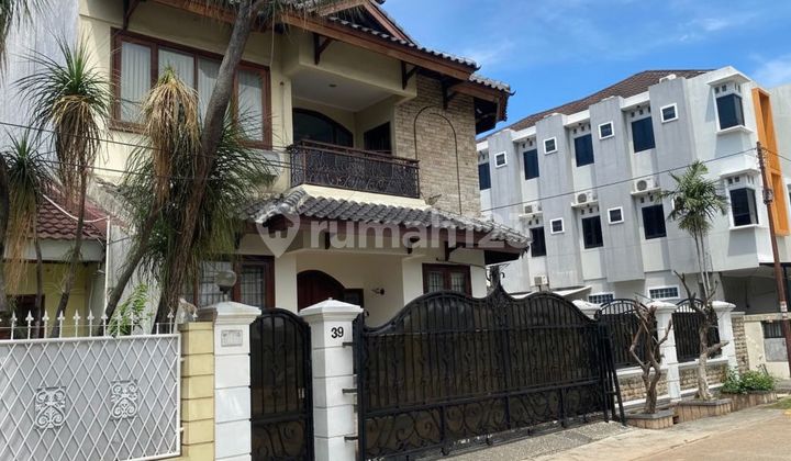 Strategic House for Rent in Tomang Raya