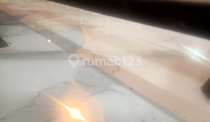 Kafe Pinggir Jalan Raya Strategis Murah