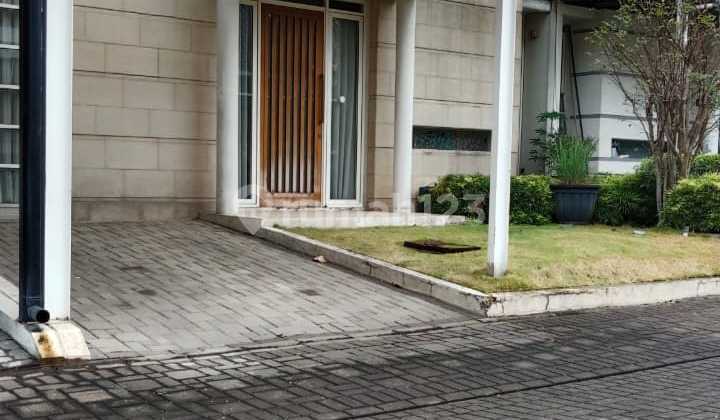 Rumah di Kota Baru Parahyangan Bandung Barat, Modern Minimalis  1