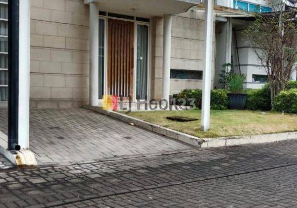 Rumah di Kota Baru Parahyangan Bandung Barat, Modern Minimalis  1