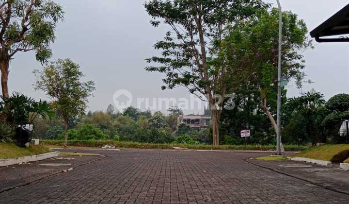 Rumah di Kota Baru Parahyangan Bandung Barat, Modern Minimalis 2