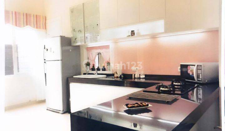 dapur rumah modern 2 lantai di