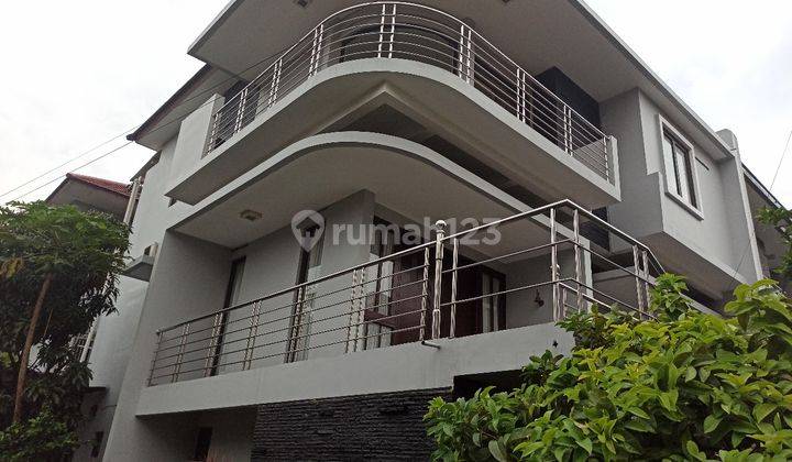 Rumah Siap Huni 3 lantai Sudirman Townhouse Jarang ada 1