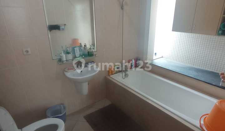 Rumah di Kota Baru Parahyangan, Bandung Sudah Renovasi Semi Furnished 2